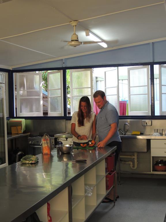 Reef Lodge Backpackers ทาวน์วิล ภายนอก รูปภาพ
